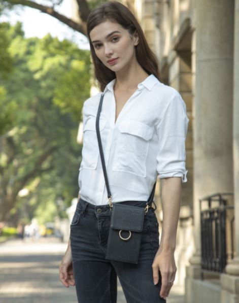 Jen & Co Ayla Touch-Sensitive Cell Phone Bag style shot