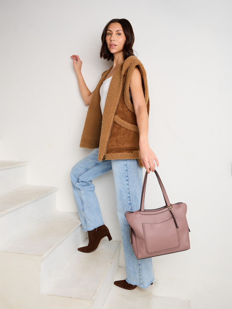 Jen & Co Hunter Pocket-Front Distressed Tote style shot 3