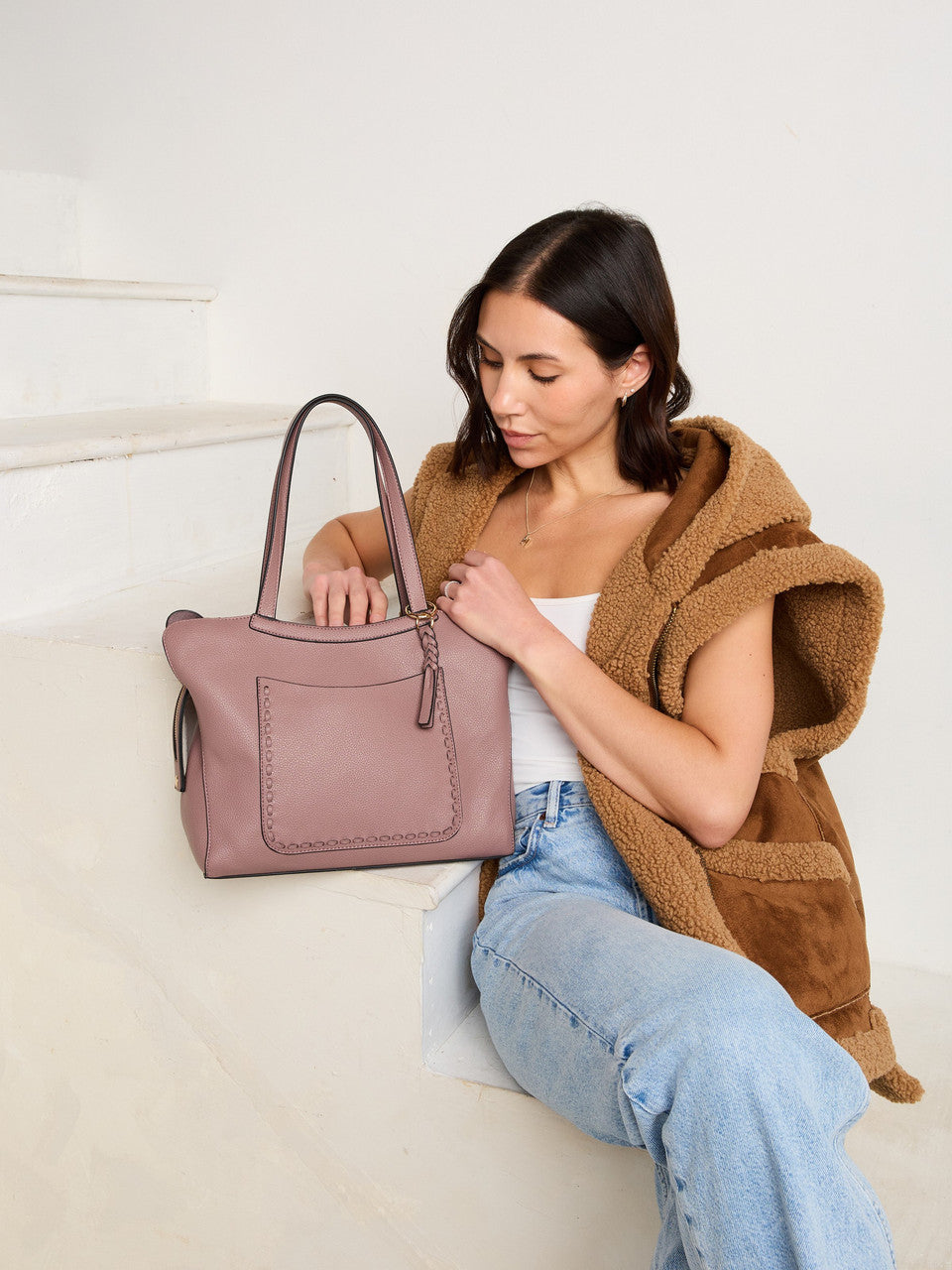 Jen & Co Hunter Pocket-Front Distressed Tote style shot 1