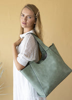 Jen & Co Lane Tote Bag with Pouch style shot 2