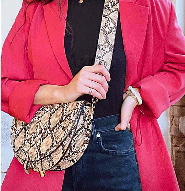 Mersi Ava Messenger Bag style shot